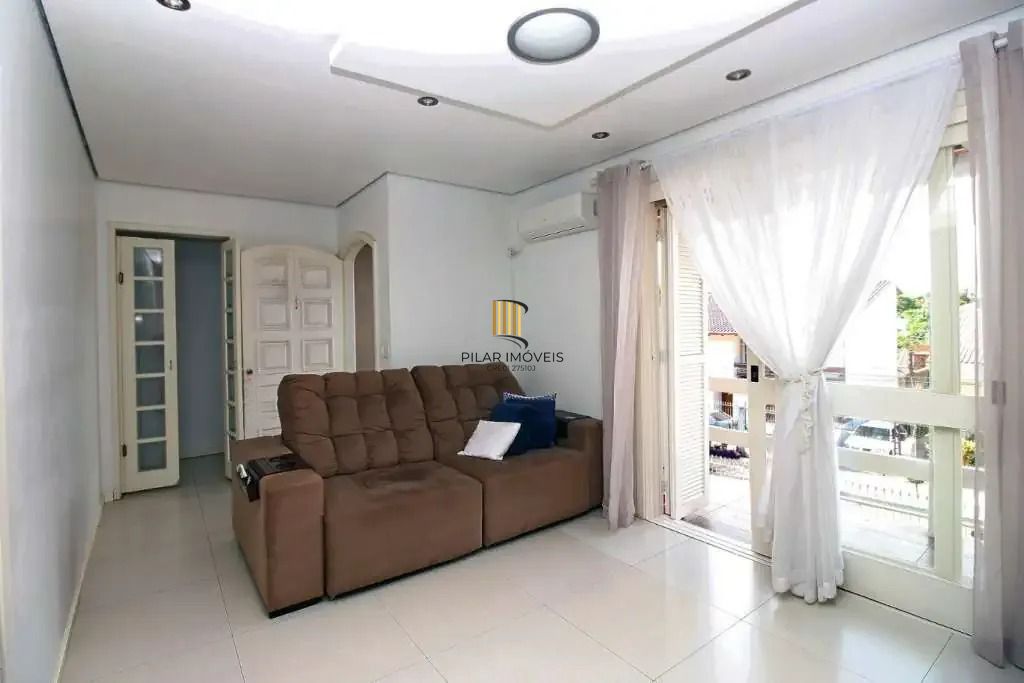 Sobrado com suíte, piscina e espaço gourmet no Jardim Sabará