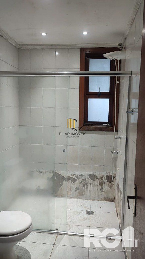 Apartamento a venda com 3 dormitórios, com sacada, de frente. Rua 24 de Outubro Auxiliadora.