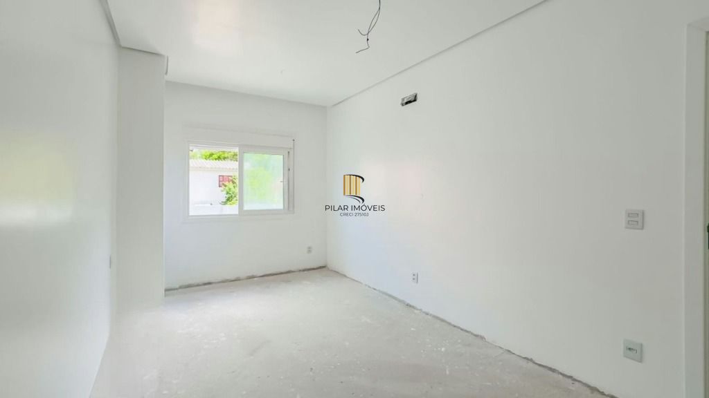 Casa térrea com 3 suítes, lavabo e 2 vagas.