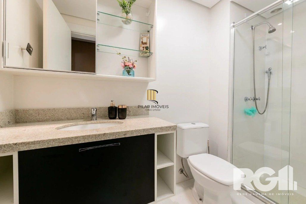 Apartamento de 3 dormitórios com suíte e churrasqueira, lavabo e 2 vagas de garagem.