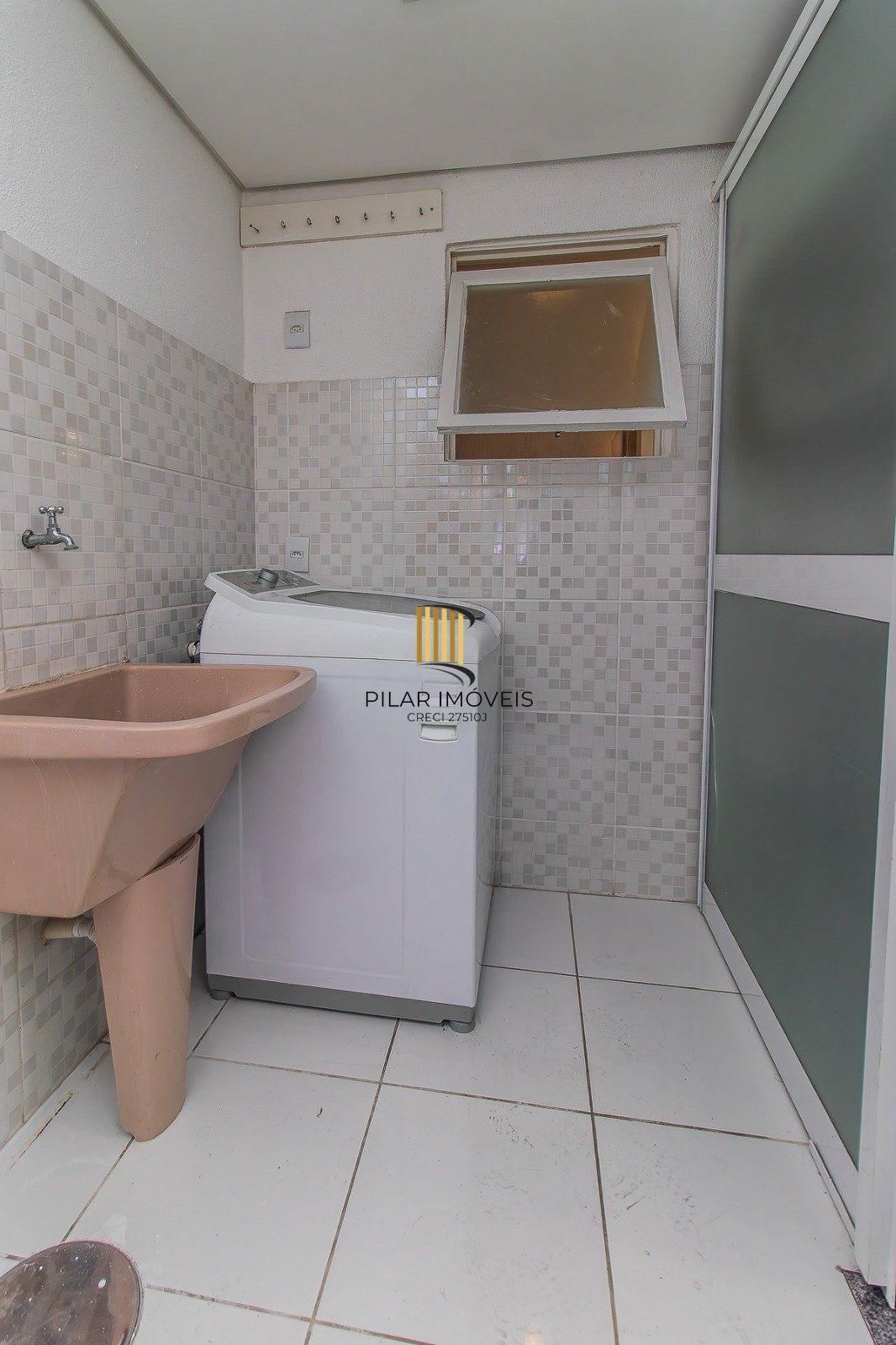 Cobertura com 2 Quartos no  Bairro Chácara das Pedras em Porto Alegre