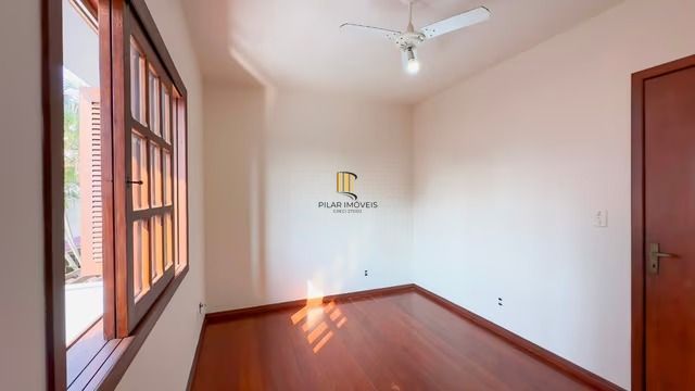 Casa térrea com 3 dormitórios, piscina, espaço gourmet com churrasqueira.