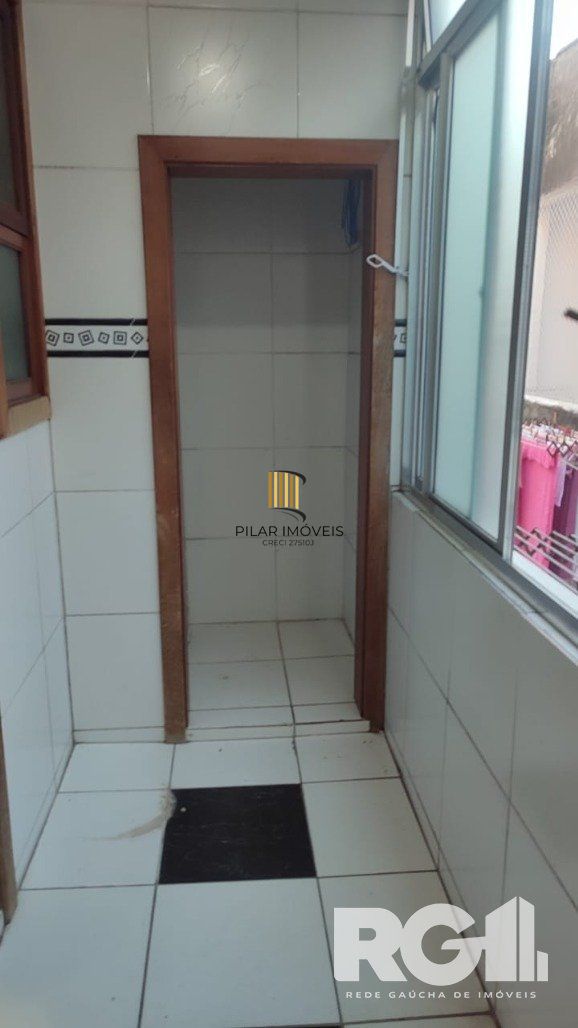 Apartamento a venda com 3 dormitórios, com sacada, de frente. Rua 24 de Outubro Auxiliadora.