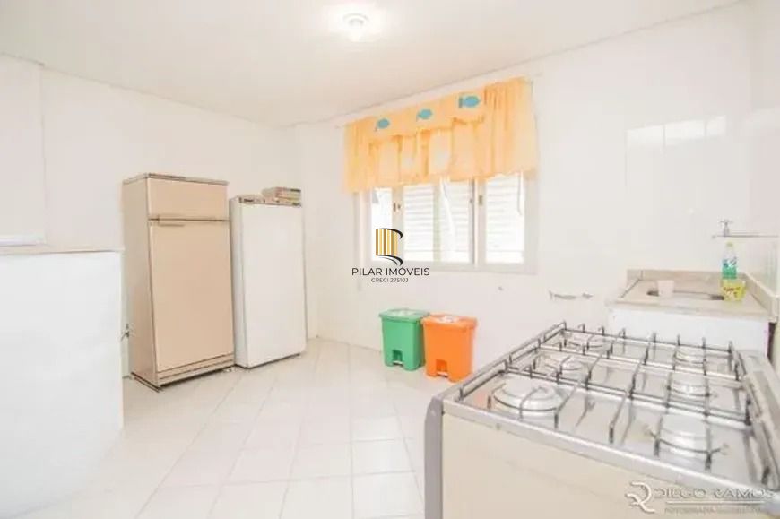 Apartamento com 2 dormitórios, suíte, churrasqueira e vaga de garagem.