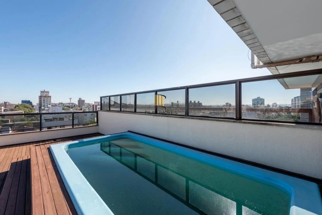 Cobertura com 3 dormitórios, suíte, piscina e churrasqueira.