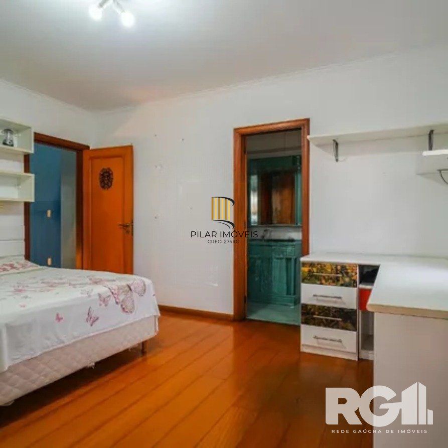 Casa 4 dormitórios no bairro Parque Santa Fé