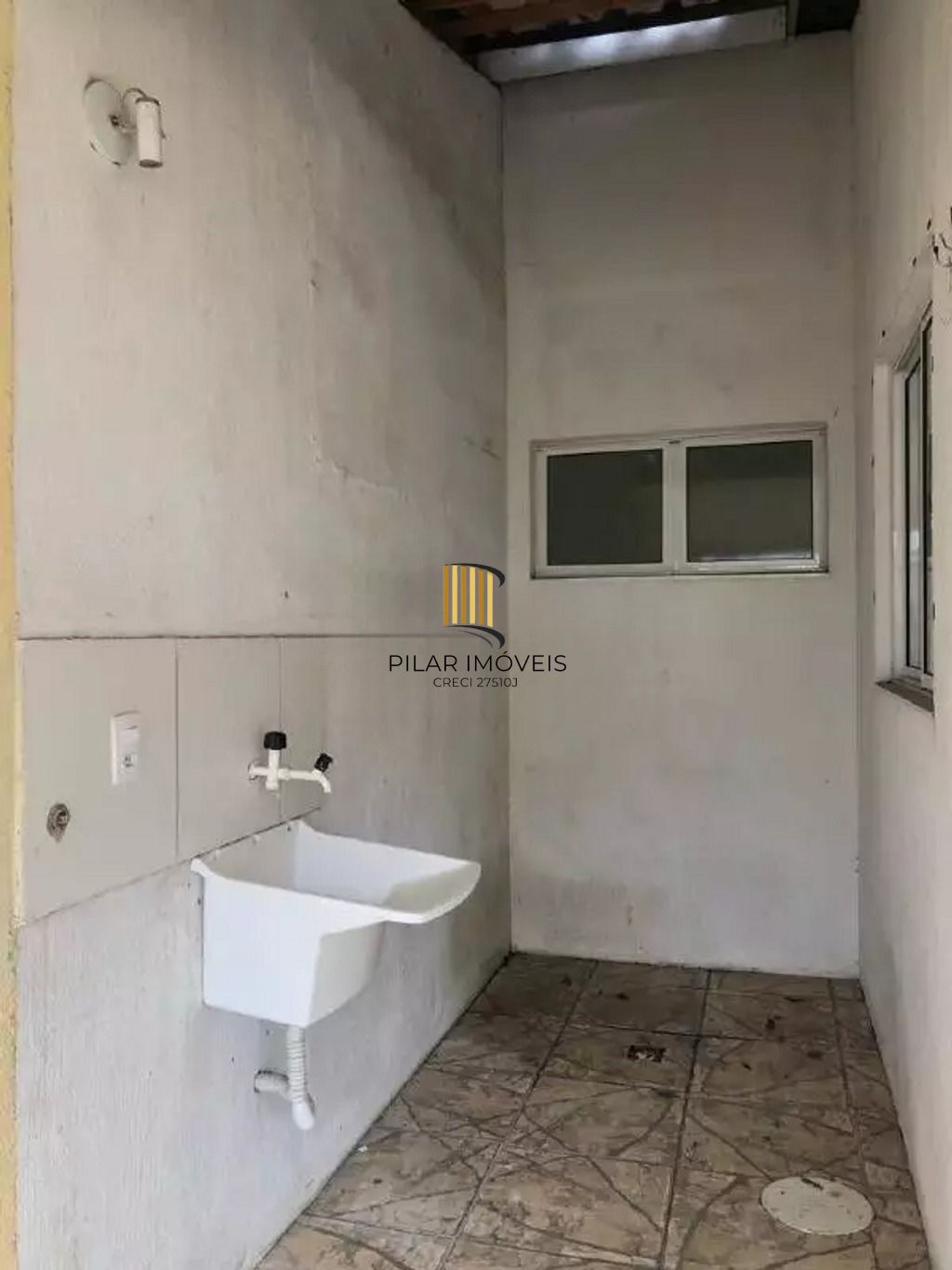 Casa em Condomínio com 2 dormitórios, suíte e 2 vagas, infraestrutura completa.