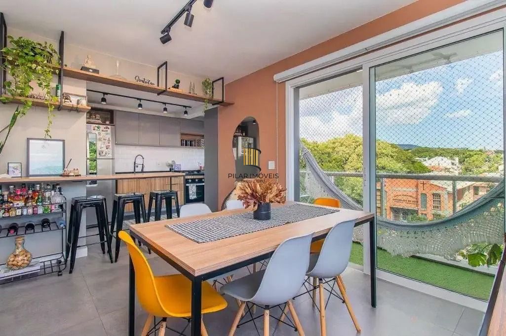 Apartamento mobiliado com sacada e vaga na Vila Ipiranga - Pilar Imóveis