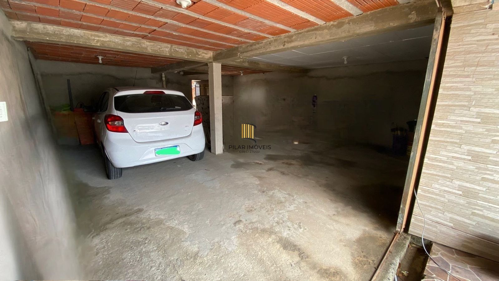 Casa térrea com 2 dormitórios, totalmente reformada.