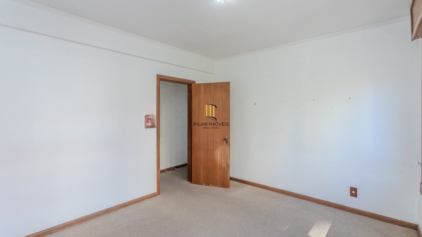 Apartamento semimobiliado de 140 m² privativos no bairro Mont'Serrat