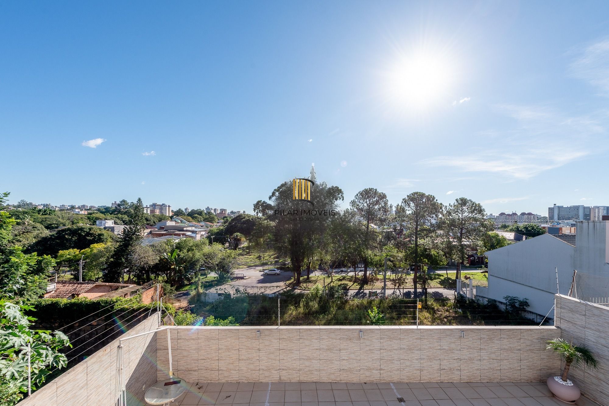 Casa com 5 Dormitórios, Suíte Master e Piscina no Jardim Planalto