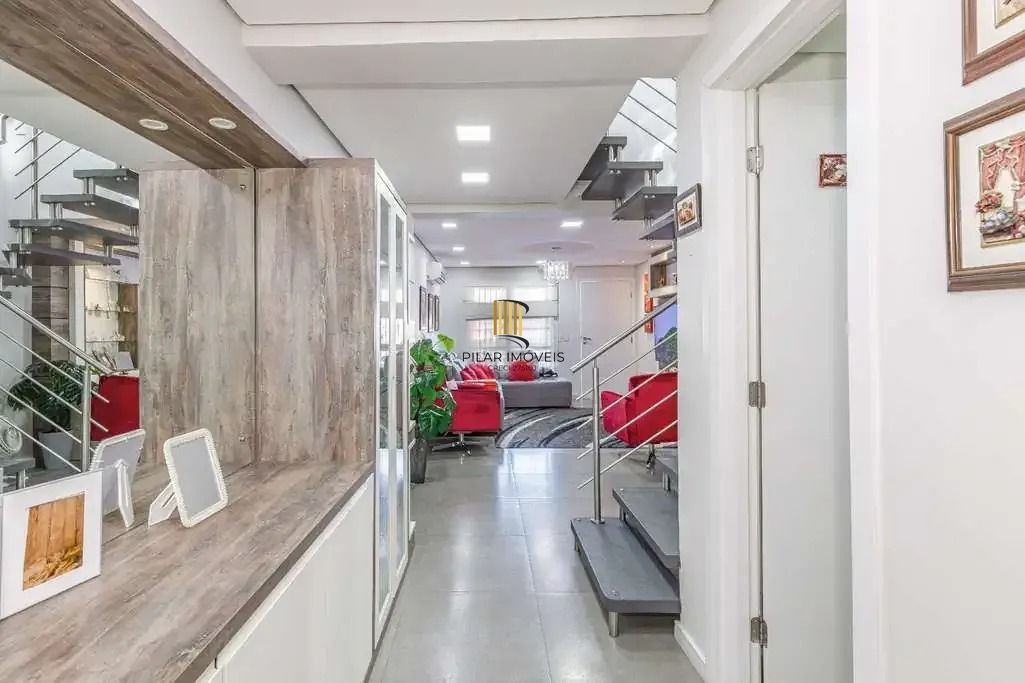 Sobrado com 3 Dormitórios, Suíte e Terraço Panorâmico - Jardim Planalto