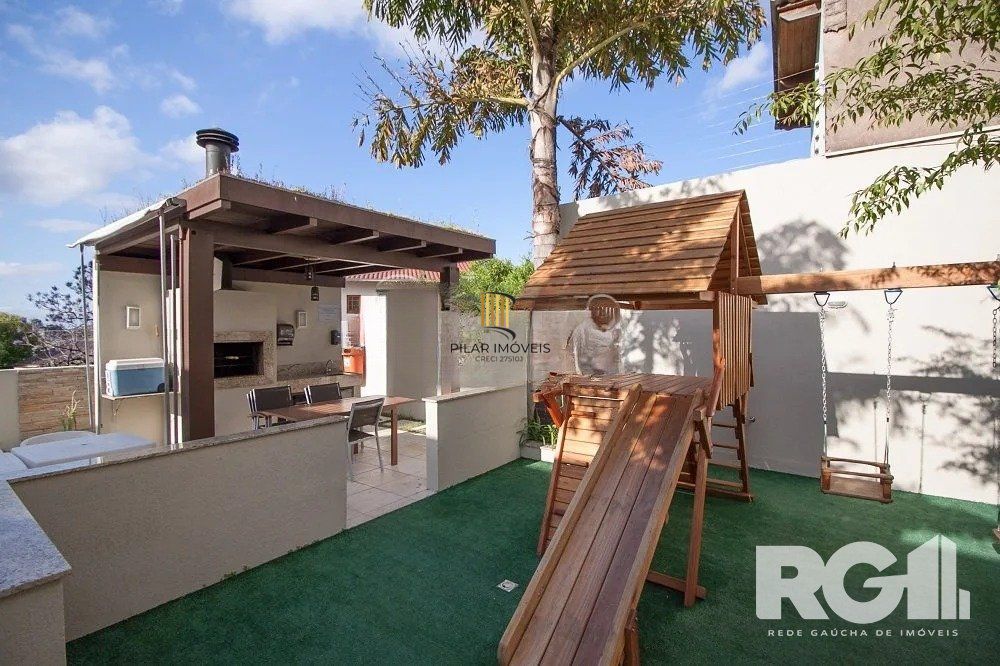 Apartamento com 94m², 3 quartos, 1 suíte, 2 vagas, no bairro Cristo Redentor em Porto Alegre..