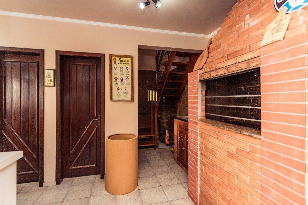 Casa semi-mobiliada com 3 suítes e amplo salão de festas no Cristo Redentor