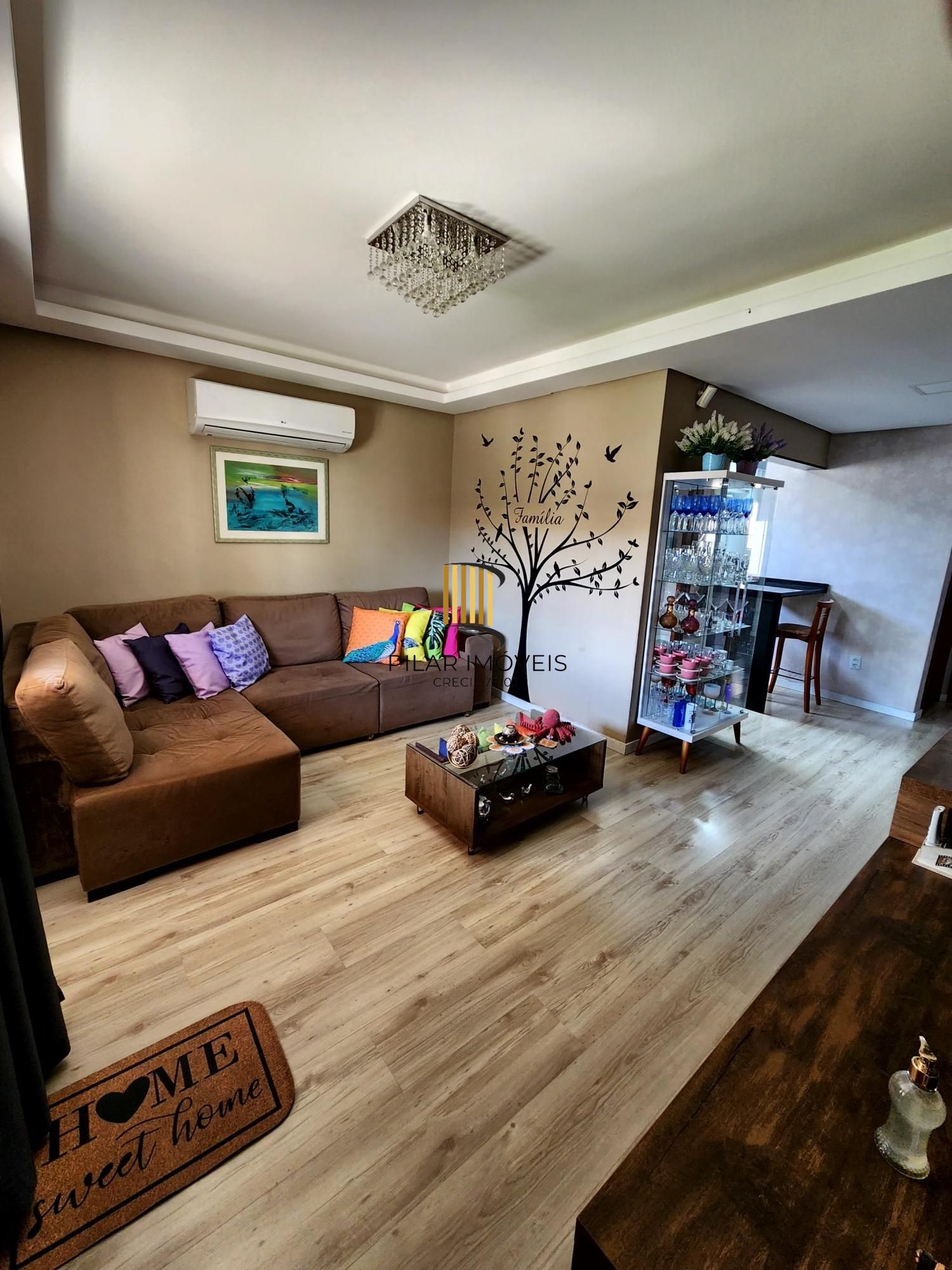 Casa com 2 dormitórios, suíte, piscina e espaço gourmet no Jardim Algarve