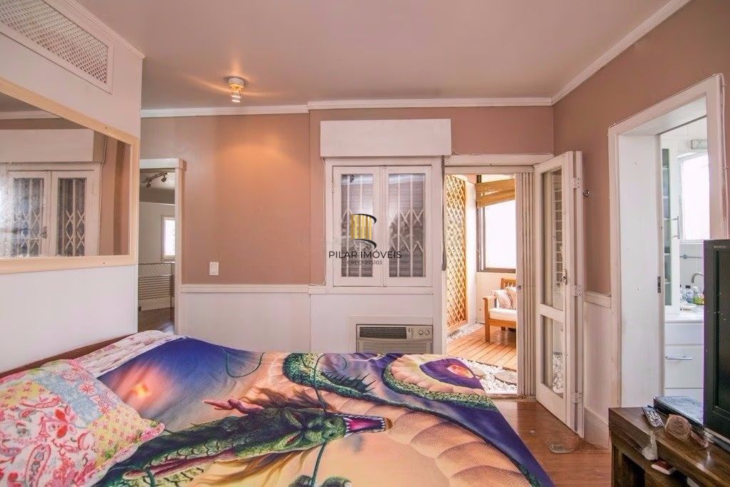 Casa de esquina com 6 dormitórios, 430m², piscina, 4 vagas