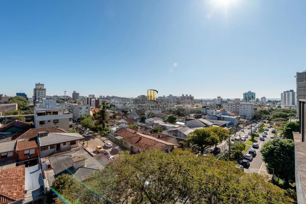 Cobertura com 3 dormitórios, suíte, piscina e churrasqueira.