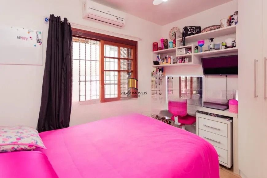 Casa térrea  com 200m² privativos, 3 quartos, Rua Sylvio Sanson - Sarandi