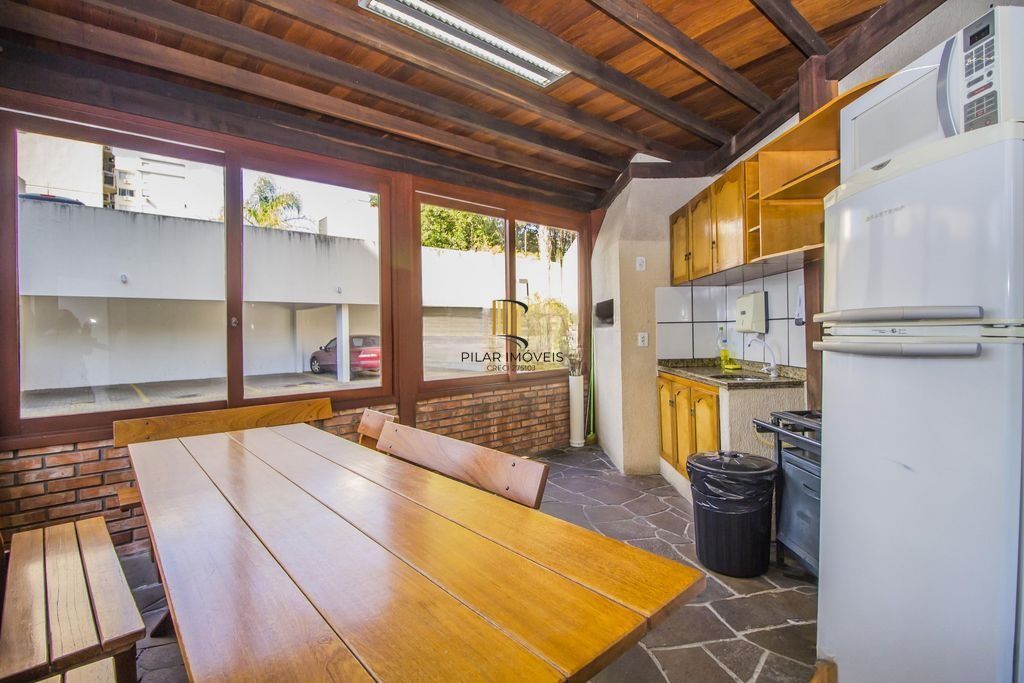 Apartamento com sacada e churrasqueira com 2 quartos e 52m²  privativos no Bairro Sarandi, Porto Alegre.
