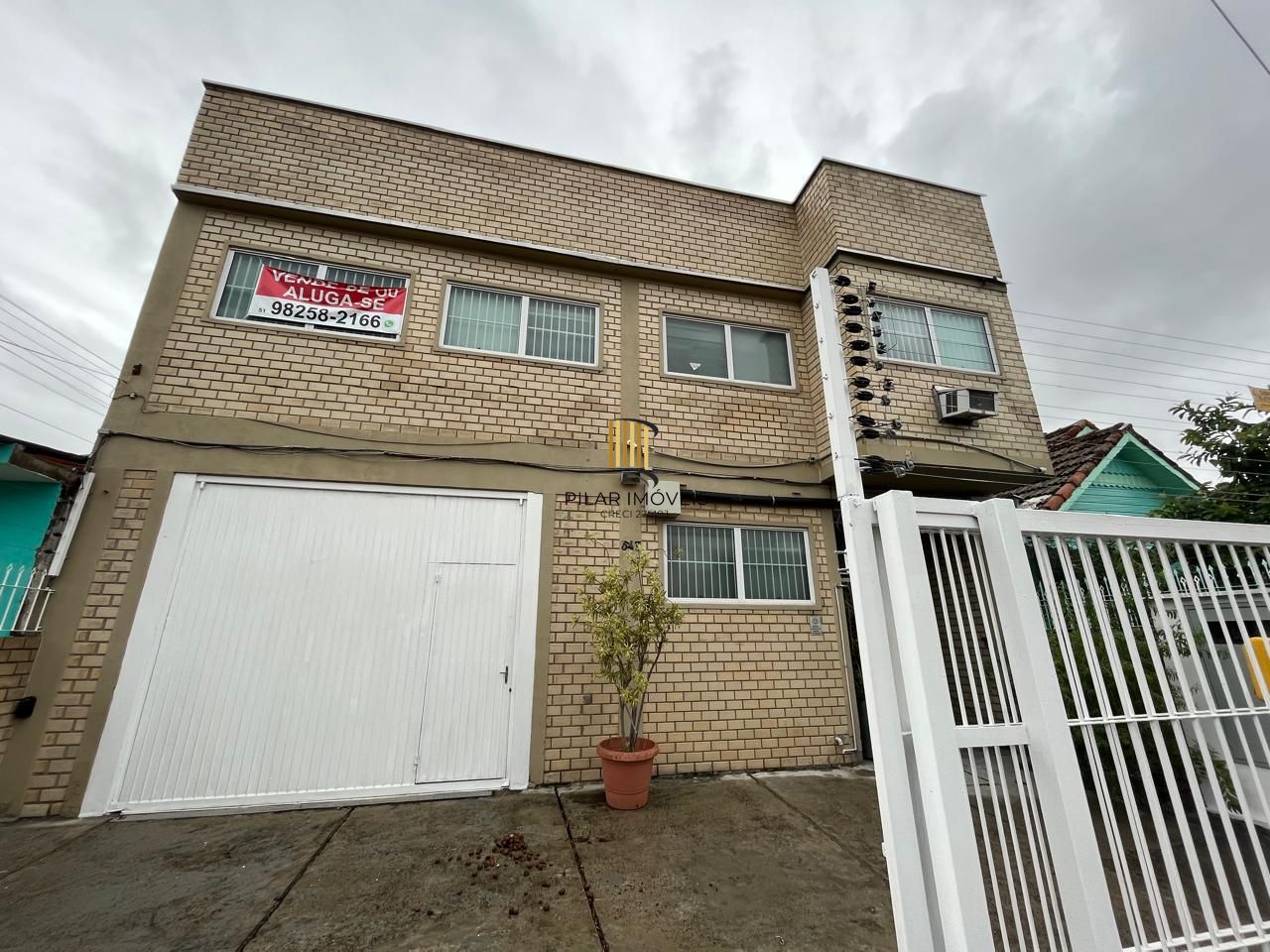 Prédio Comercial à venda com 5 salas, 400m², 6 vagas, Rua Laudelino Freire no bairro Sarandi em Porto Alegre