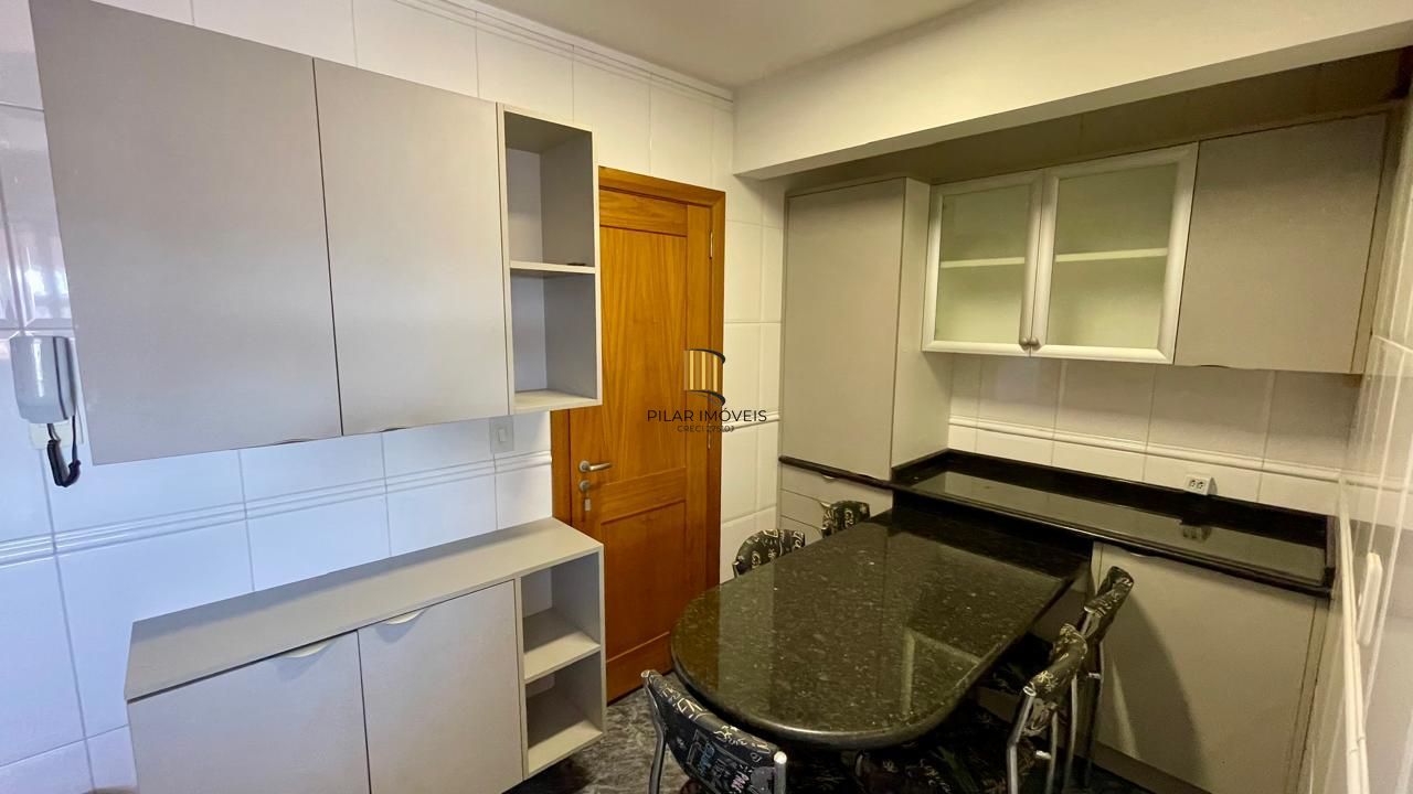 Apartamento mobiliado com sacada e churrasqueira