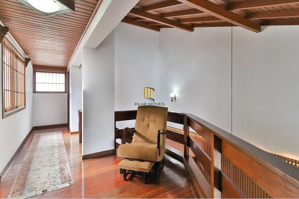 Casa térrea com 2 dormitórios, lavabo, espaço gourmet e 2 vagas.