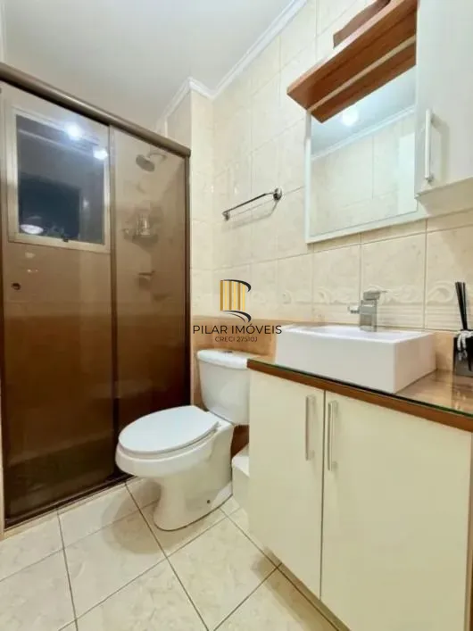 Apartamento com 3 dormitórios, sacada e churrasqueira.