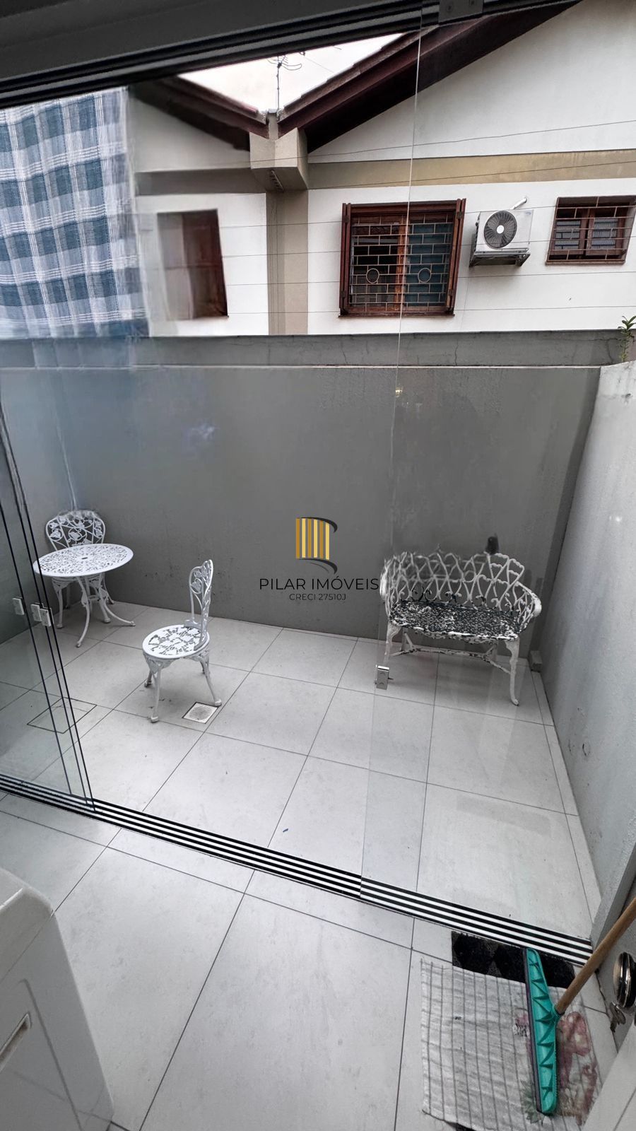 Sobrado com 3 dormitorios, sótão e terraço no Jardim Itu Sabará