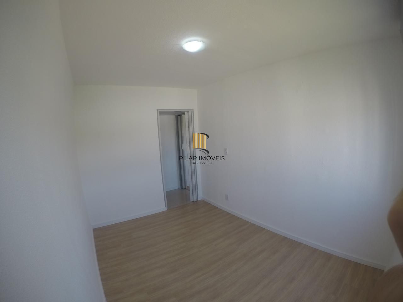 Apartamento com 2 dormitórios totalmente reformado com 2 vagas rotativas.