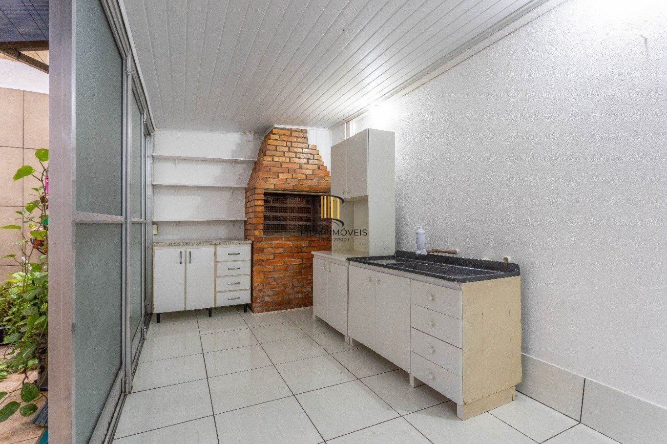 Apartamento com pátio e churrasqueira, amplo e iluminado