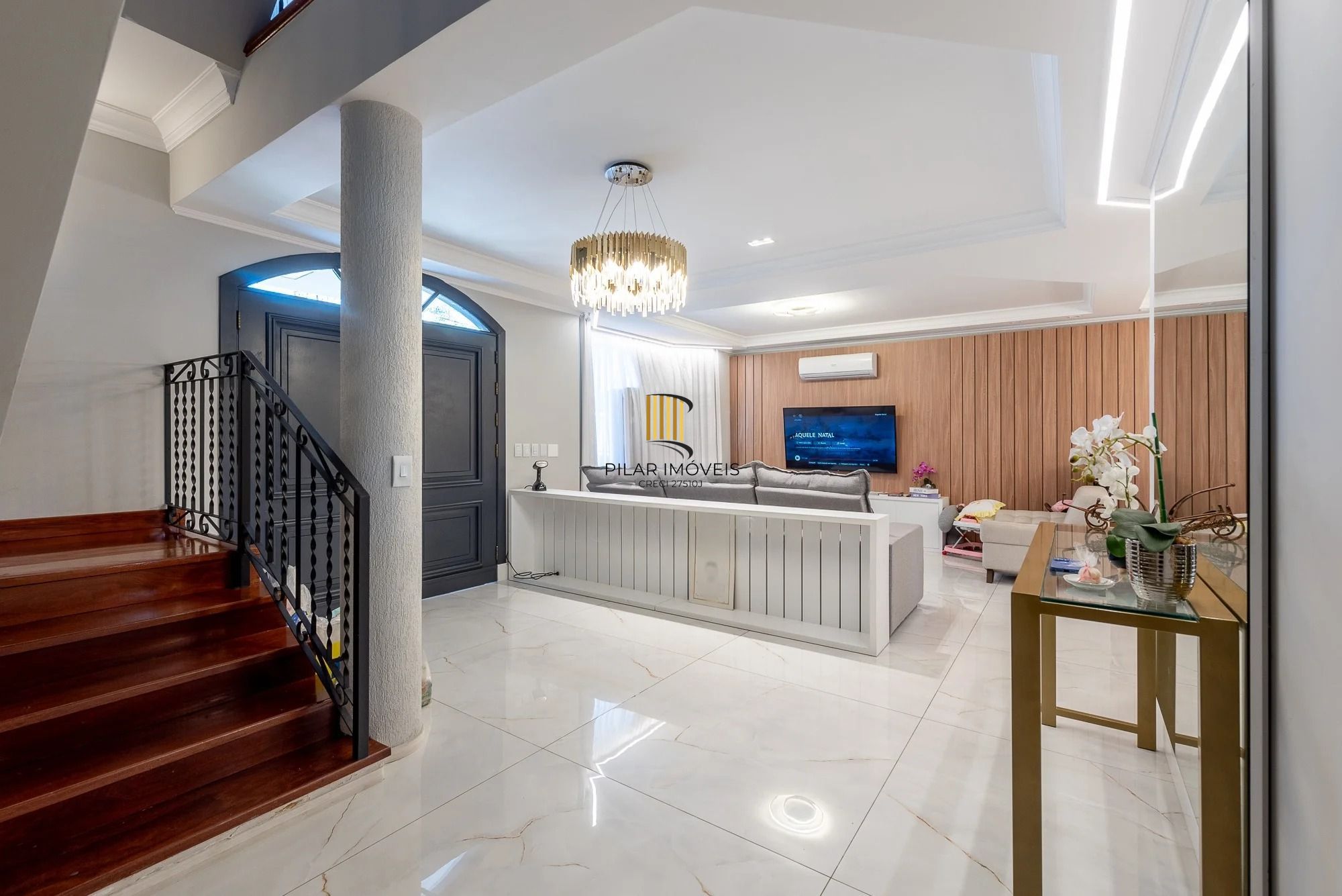 Casa alto padrão com 473m², piscina e 3 suítes no Ecoville – POA