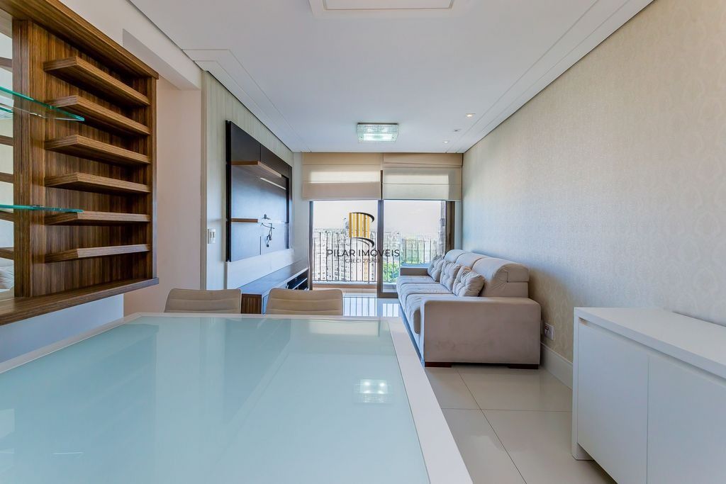 Apartamento mobiliado com lareira, suíte e sacada com vista definida