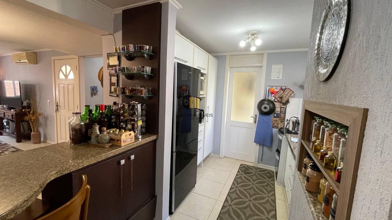 Sobrado em condomínio no Jardim Lindóia com pátio e suíte