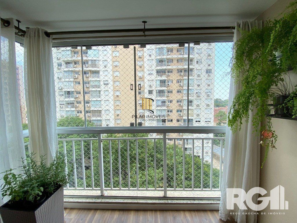 Apartamento de 2 dormitórios com suíte, churrasqueira, 2 vagas, condomínio com infraestrutura completa.