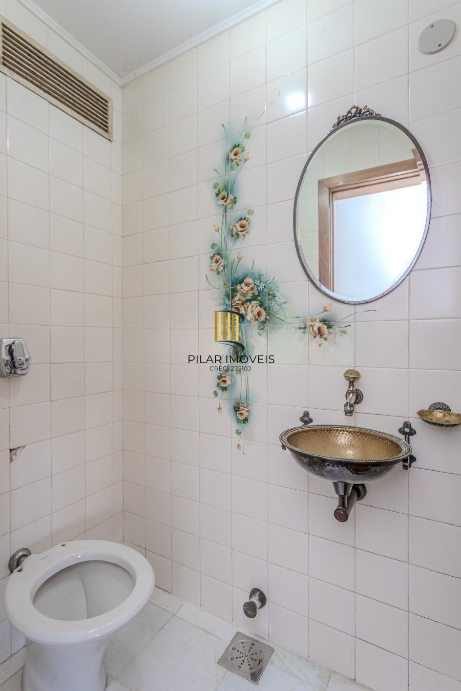 Apartamento semimobiliado de 140 m² privativos no bairro Mont'Serrat