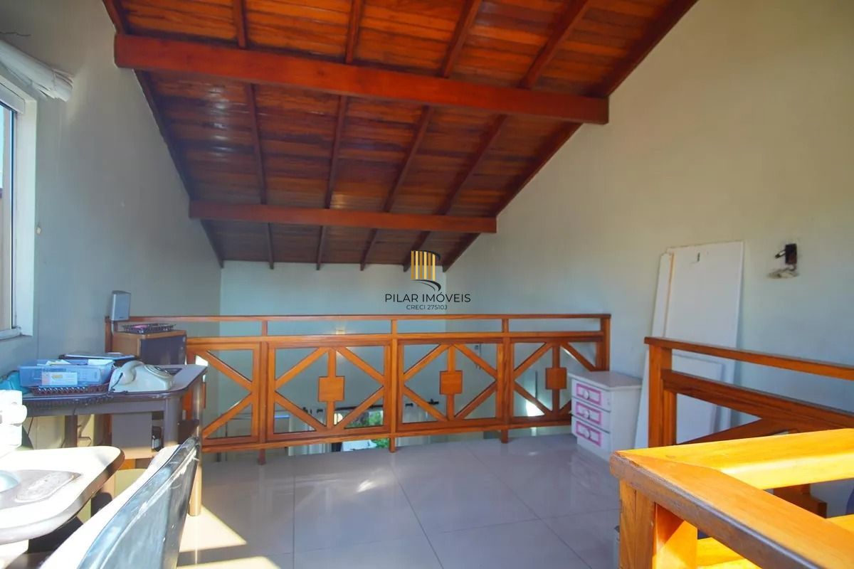 Casa Térrea com 5 dormitórios, Amplo Terreno de 300m² - Bairro Santa Rosa