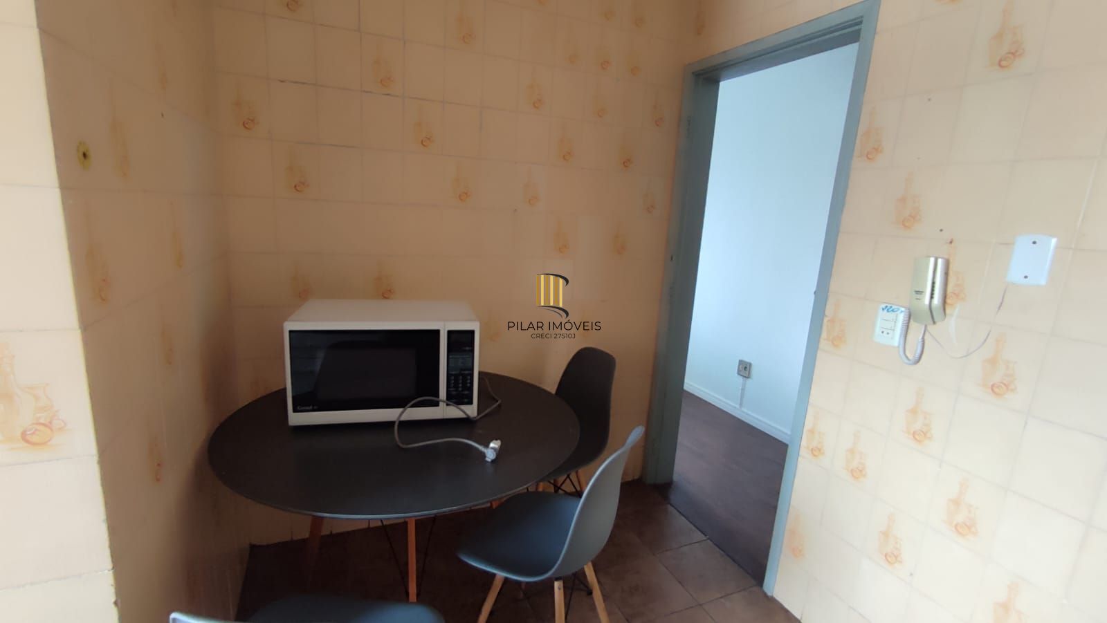 Apartamento 2 dorm com sacada, Mobiliado 1 vaga coberta Porto Alegre