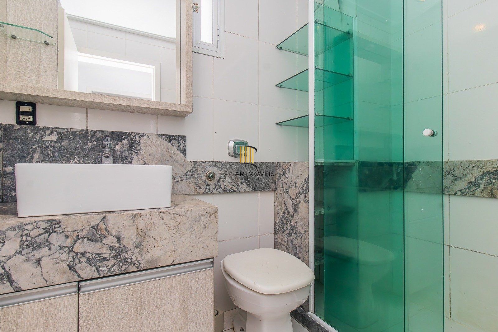 Cobertura com 2 Quartos no  Bairro Chácara das Pedras em Porto Alegre