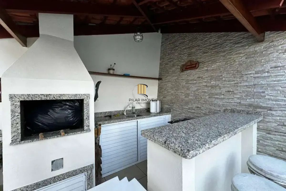 Casa em condomínio com 2 dormitórios, suíte e 2 vagas