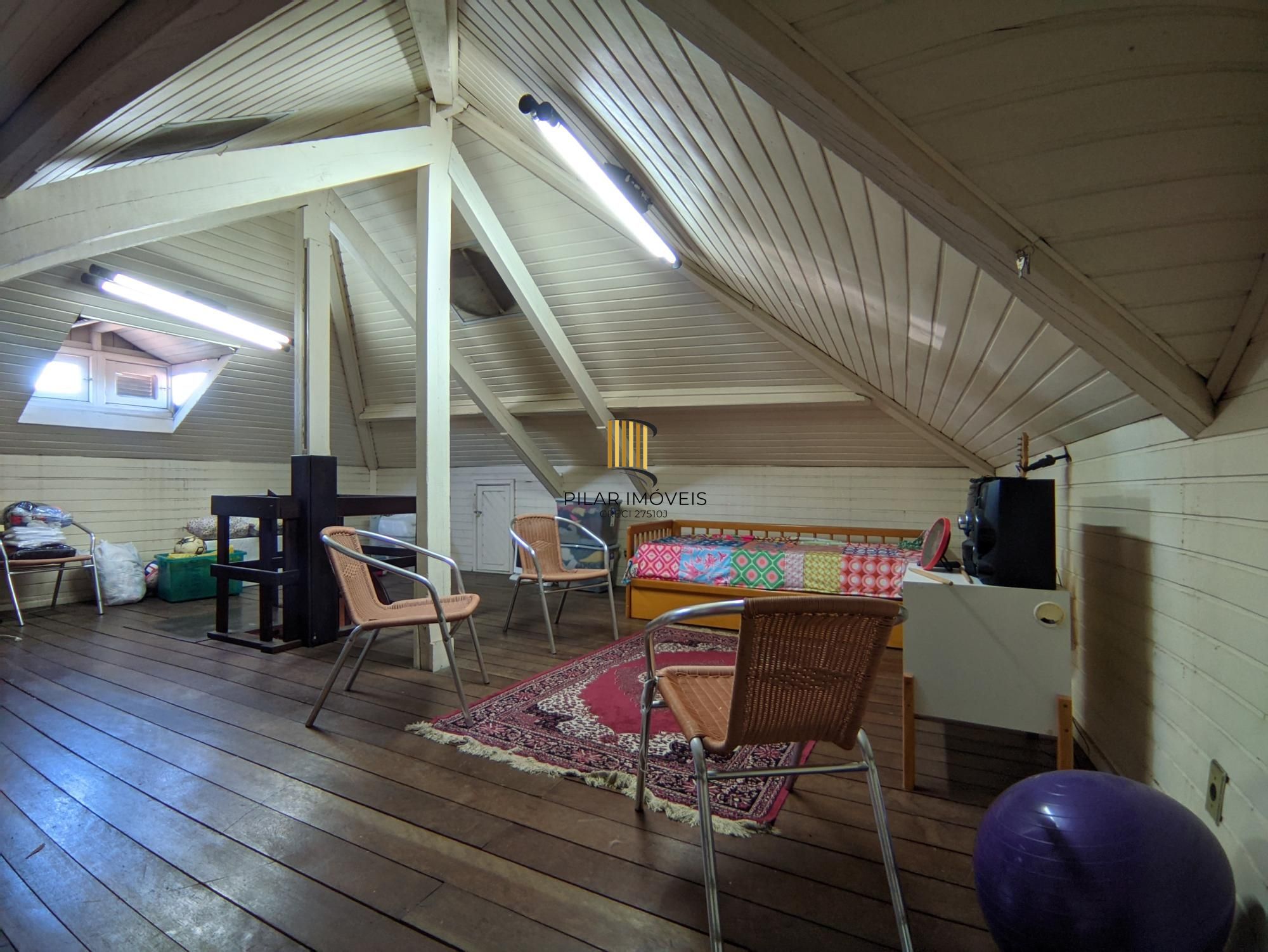 Casa com 3 Dormitórios, sacada e churrasqueira, no Bairro São João