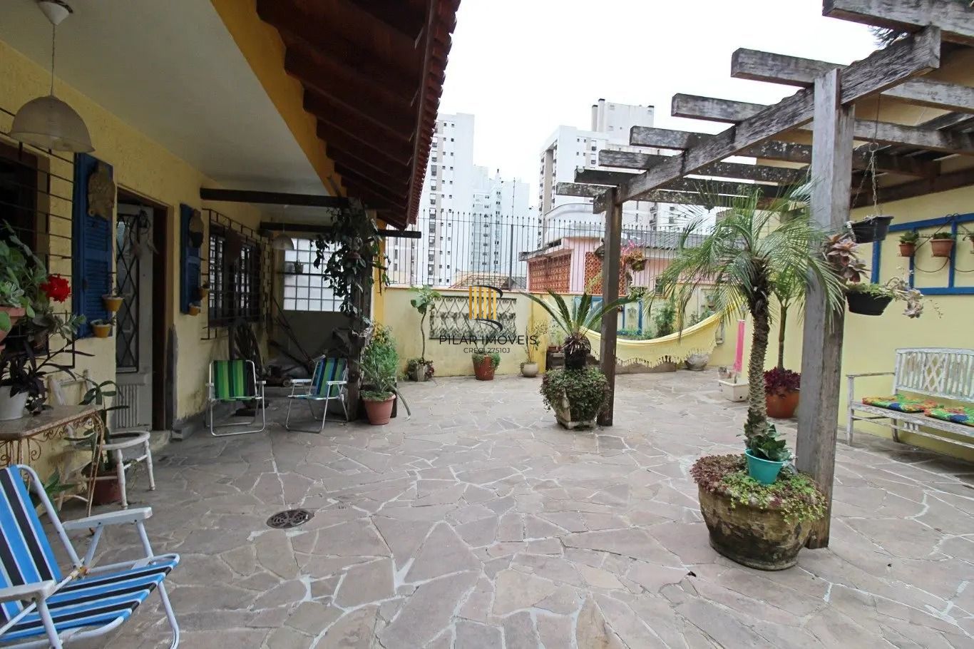 Casa térrea com edícula e salão de festas próximo ao Iguatemi