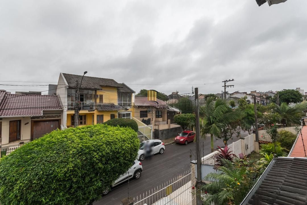 Casa com 3 dormitórios, 01 suíte, 03 vagas