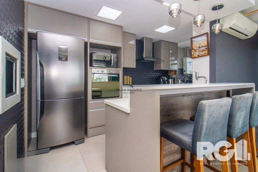 Apartamento semimobiliado com 3 dormitórios e 2 vagas em condomínio completo