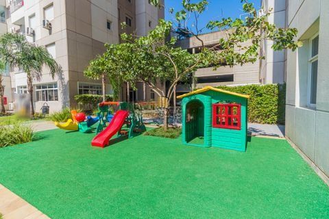 Apartamento de 3 dormitórios com living estendido, semi mobiliado, suíte e churrasqueira.