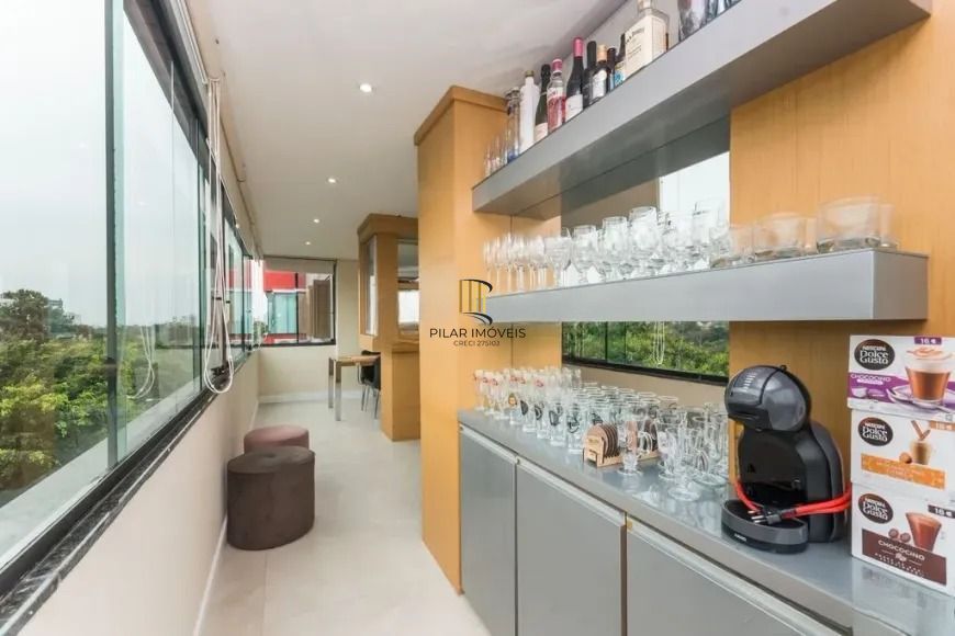 Cobertura com 3 dormitórios, suíte e 2 vagas.