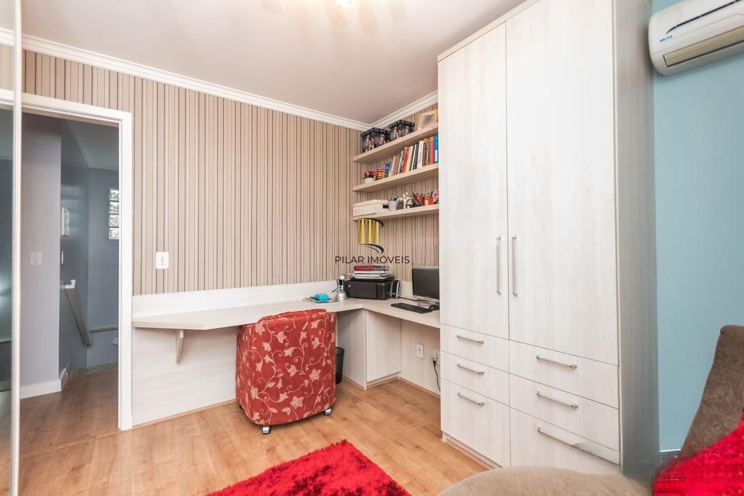 Casa com 3 dormitórios, 01 suíte, 03 vagas