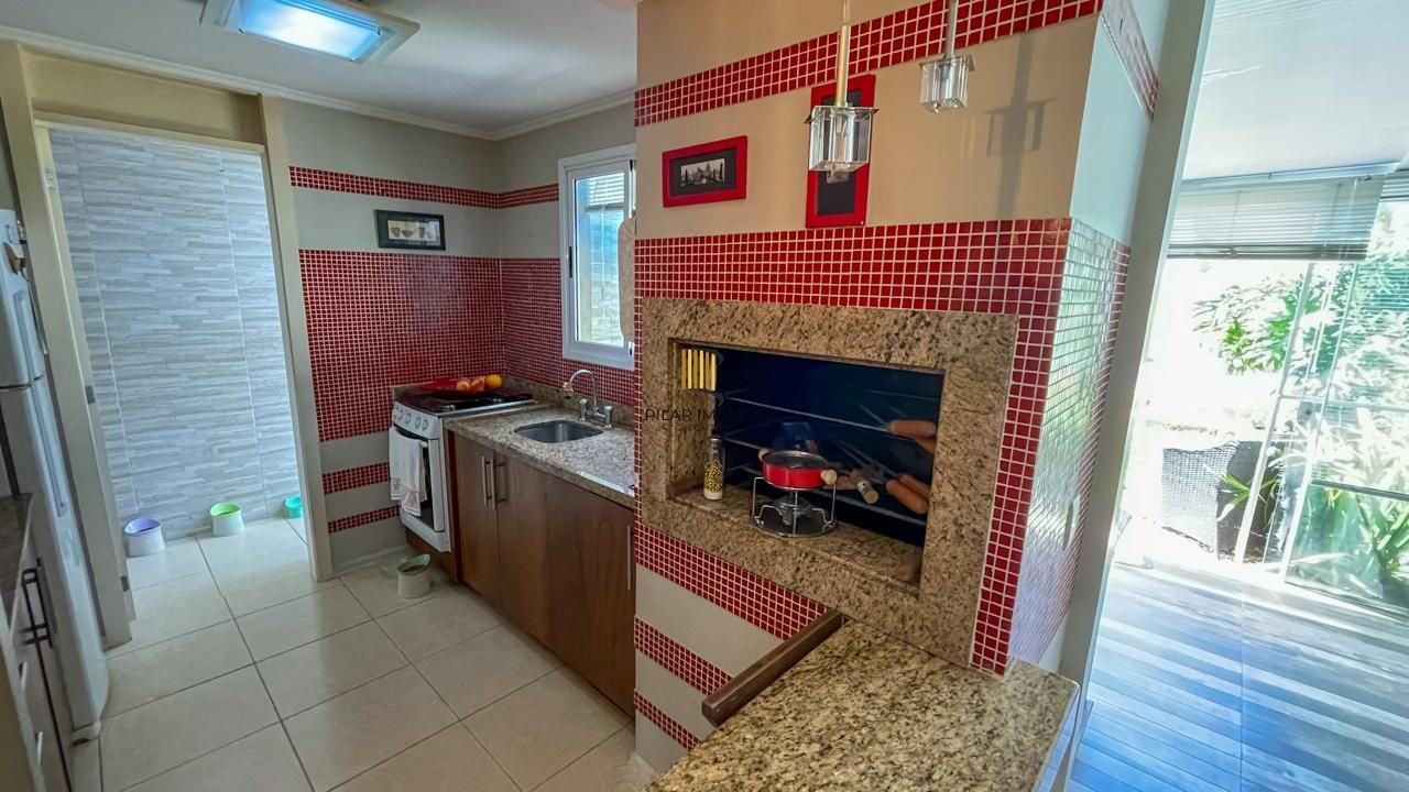 Casa em Condomínio 4 Dormitórios com Suíte no Lindoia - Porto Alegre