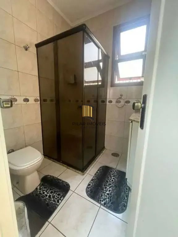 Casa térrea com 2 suítes com amplo pátio,