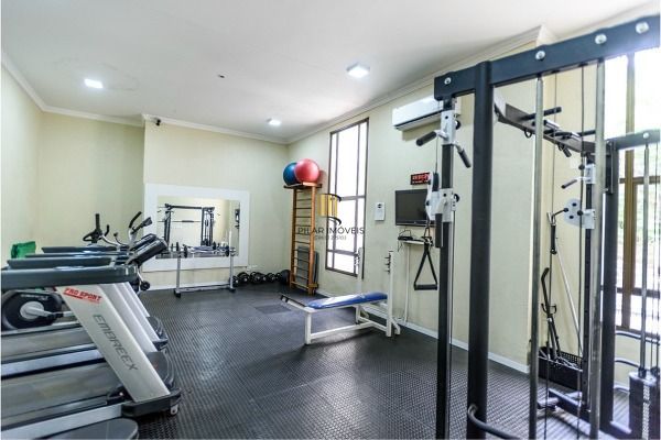 Apartamento reformado 3 dormitórios com vista aberta no Mont Serrat