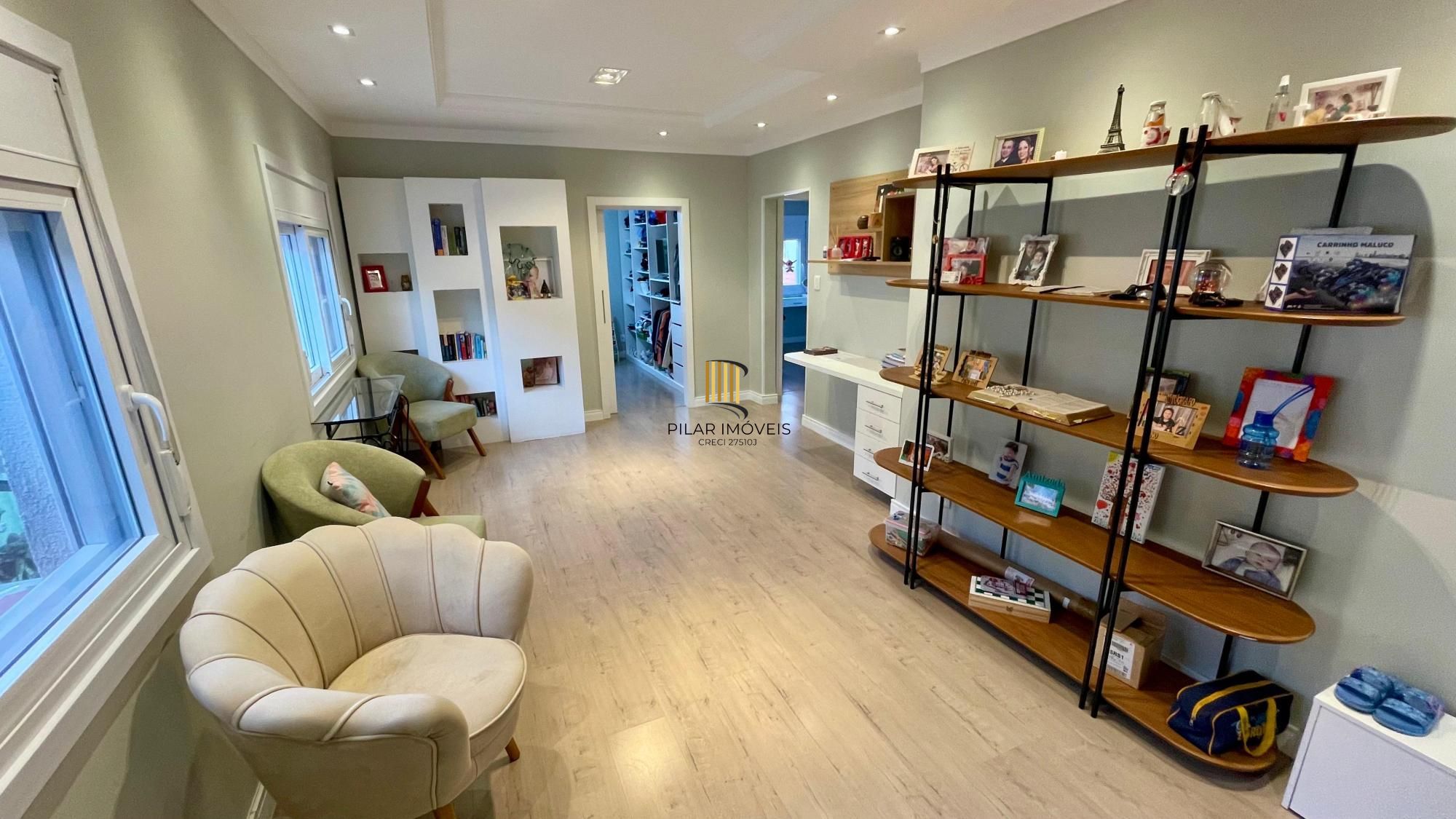 Casa térrea 100% mobiliada com 3 dormitórios, suíte, piscina e 3 vagas.